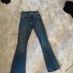 Gina jeans  - Super snygga Jeans från Gina med egna hål priset kan diskuteras 