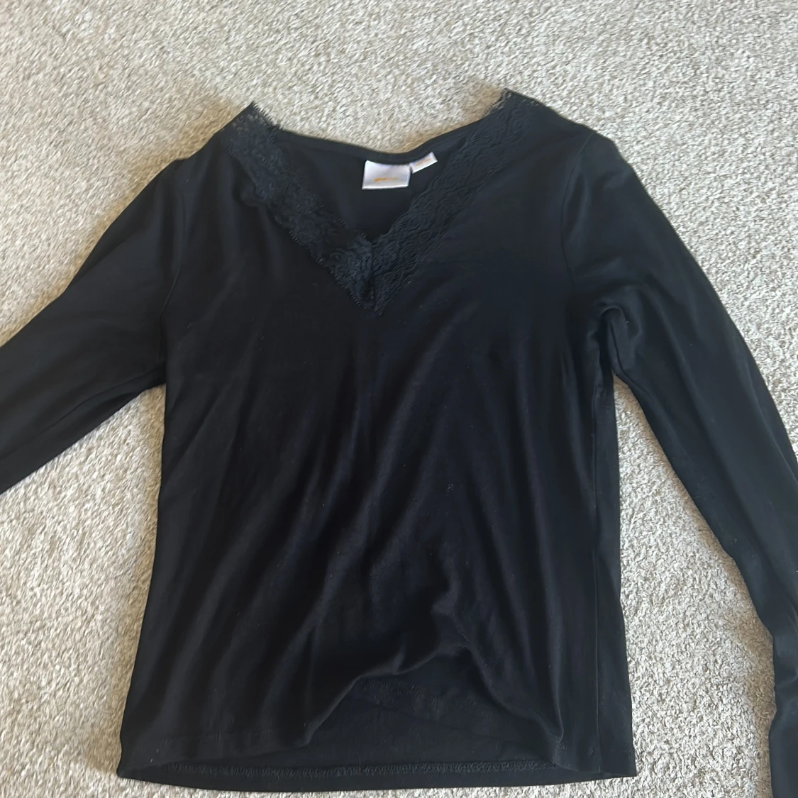 Svart långärmad topp med spets - 2
