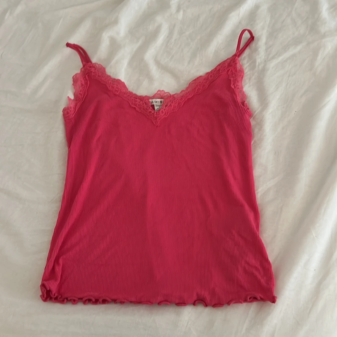 Rosa ribbad linnetopp med spets