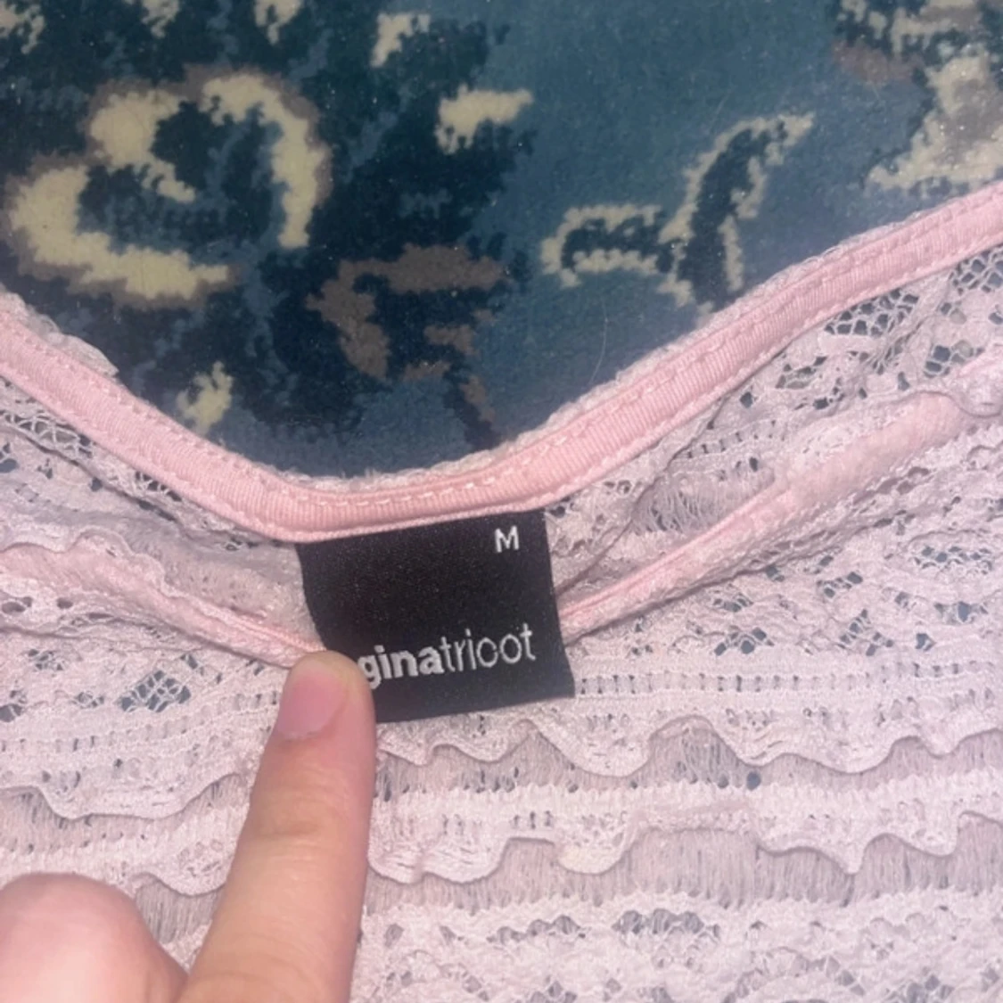 Rosa spetsblus från Gina Tricot - 1