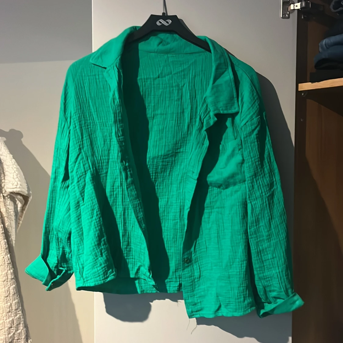 Grönt set med shorts och skjorta - 2