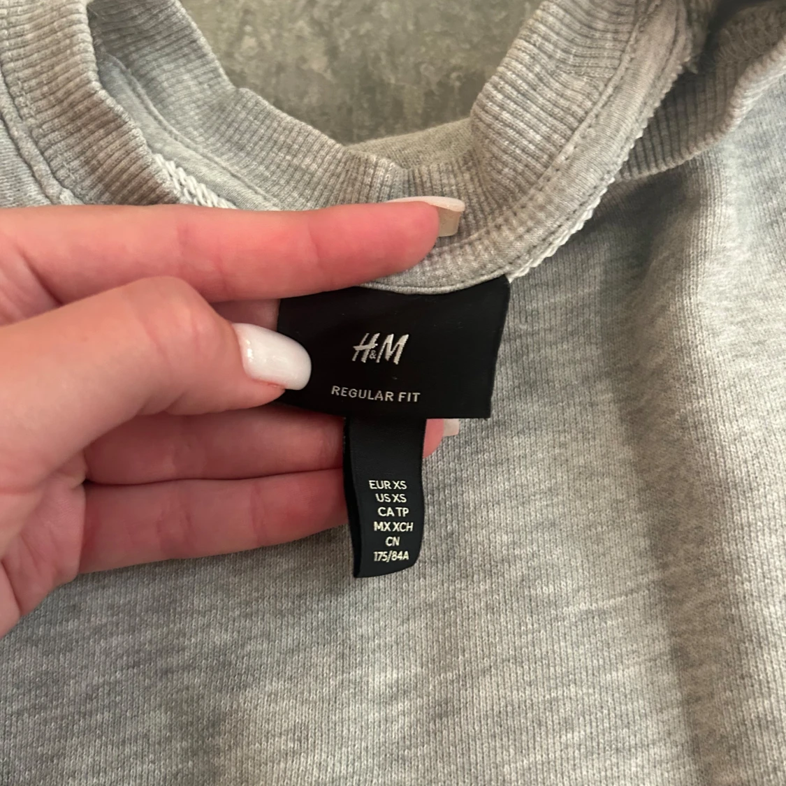 Grå sweatshirt från H&M  - 2