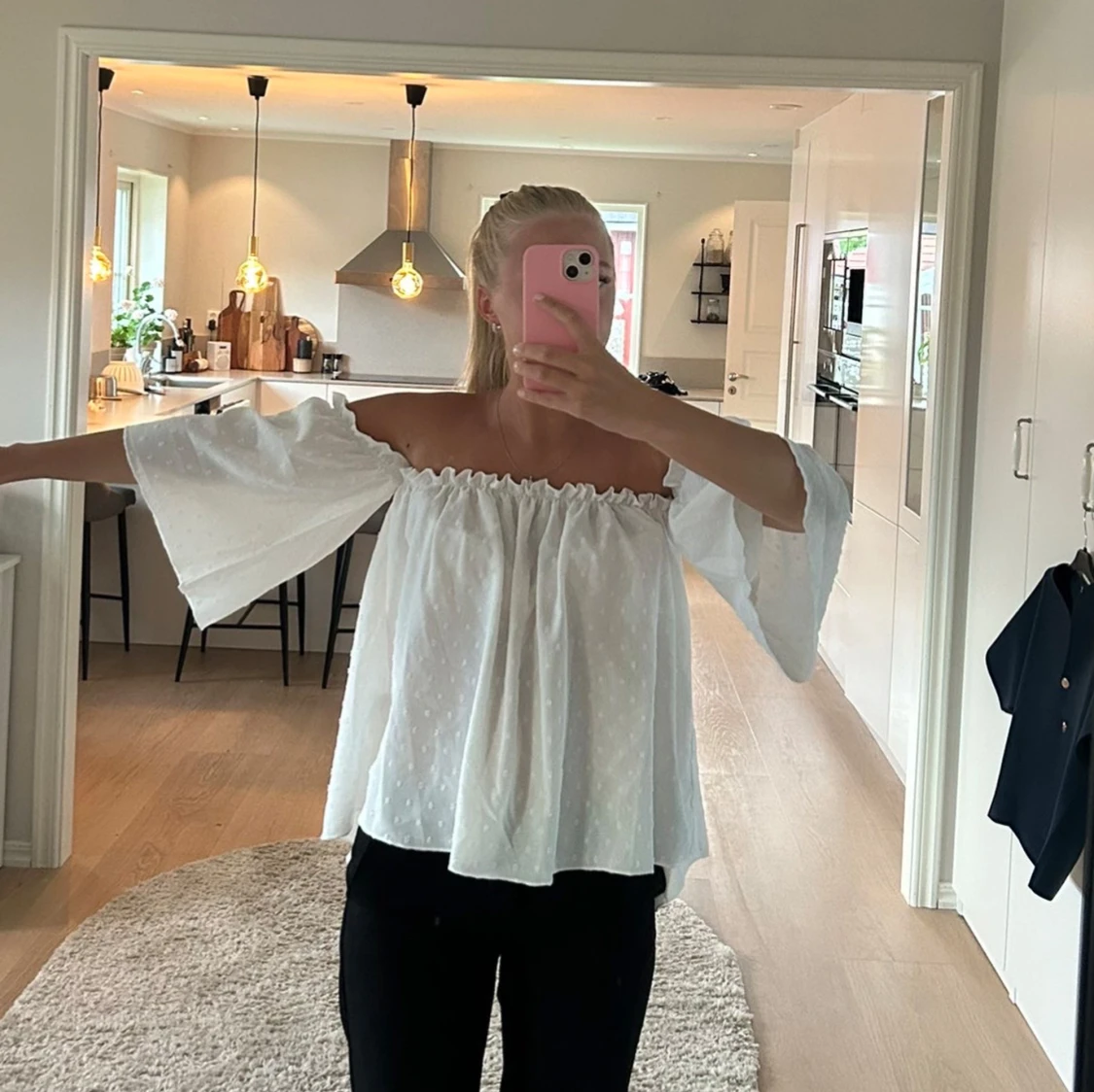 Vit offshoulder blus med vida ärmar - 1