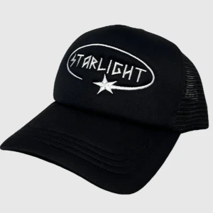 Starlight keps - Använd ett fåtal gånger. Ser sprillans ny ut. Säljer den för jag inte använder den nå mer. Bara att skriva för mer bilder.