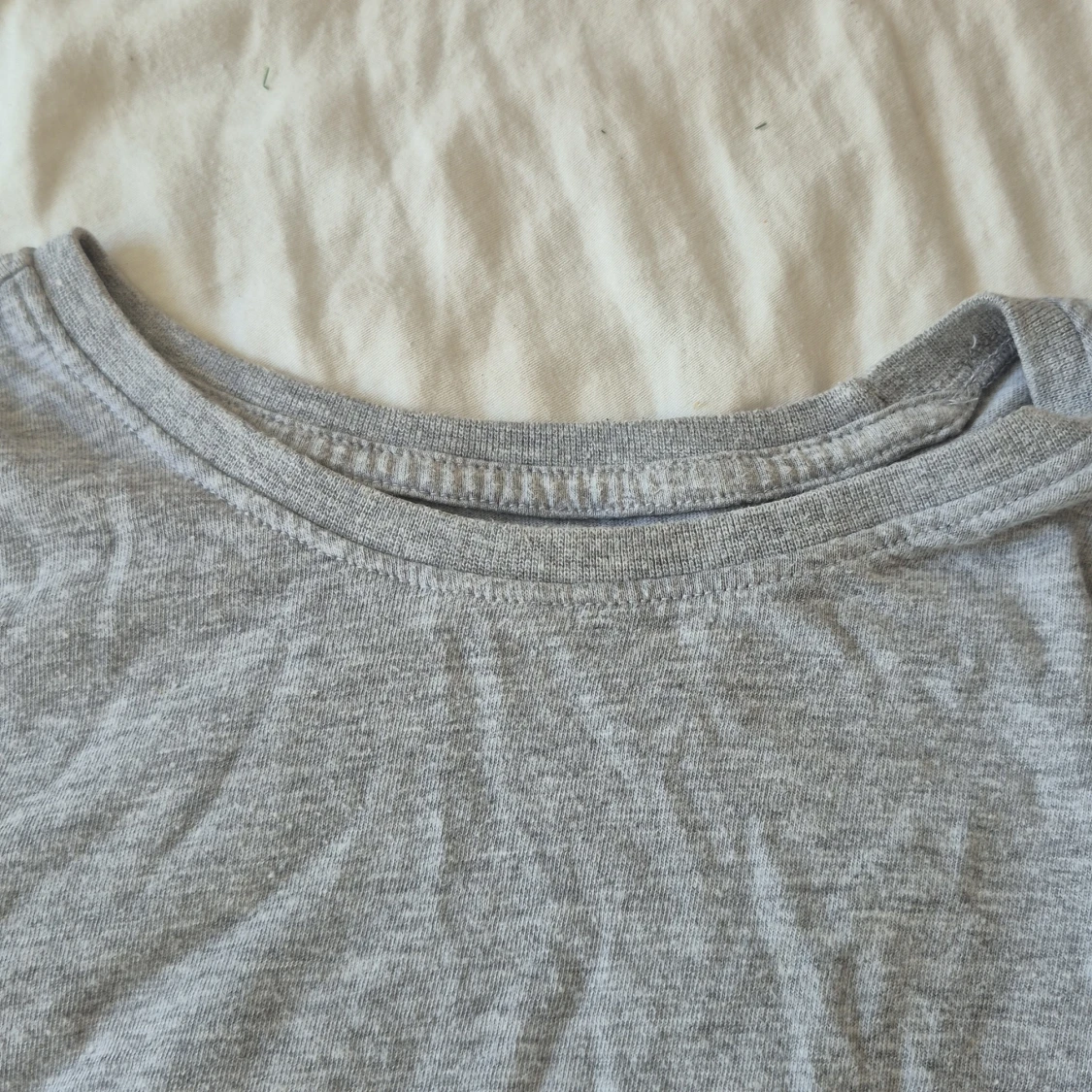 Grå t-shirt från Friboo - 3