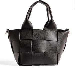 SÖKER!!!! - SÖKER DENNA SJUKT FINA VÄSKAN FRÅN GINA 