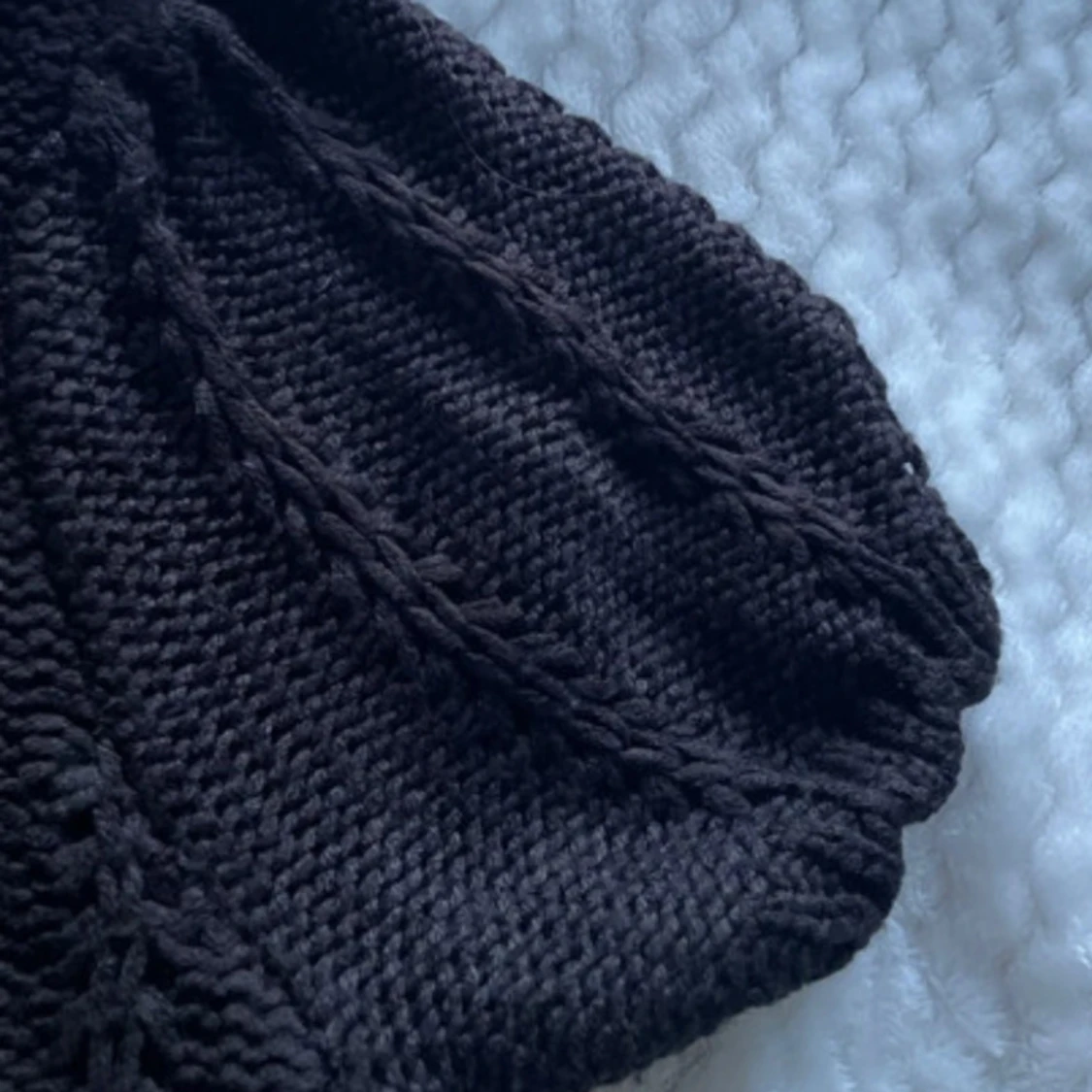 Svart stickad croppad topp - 2