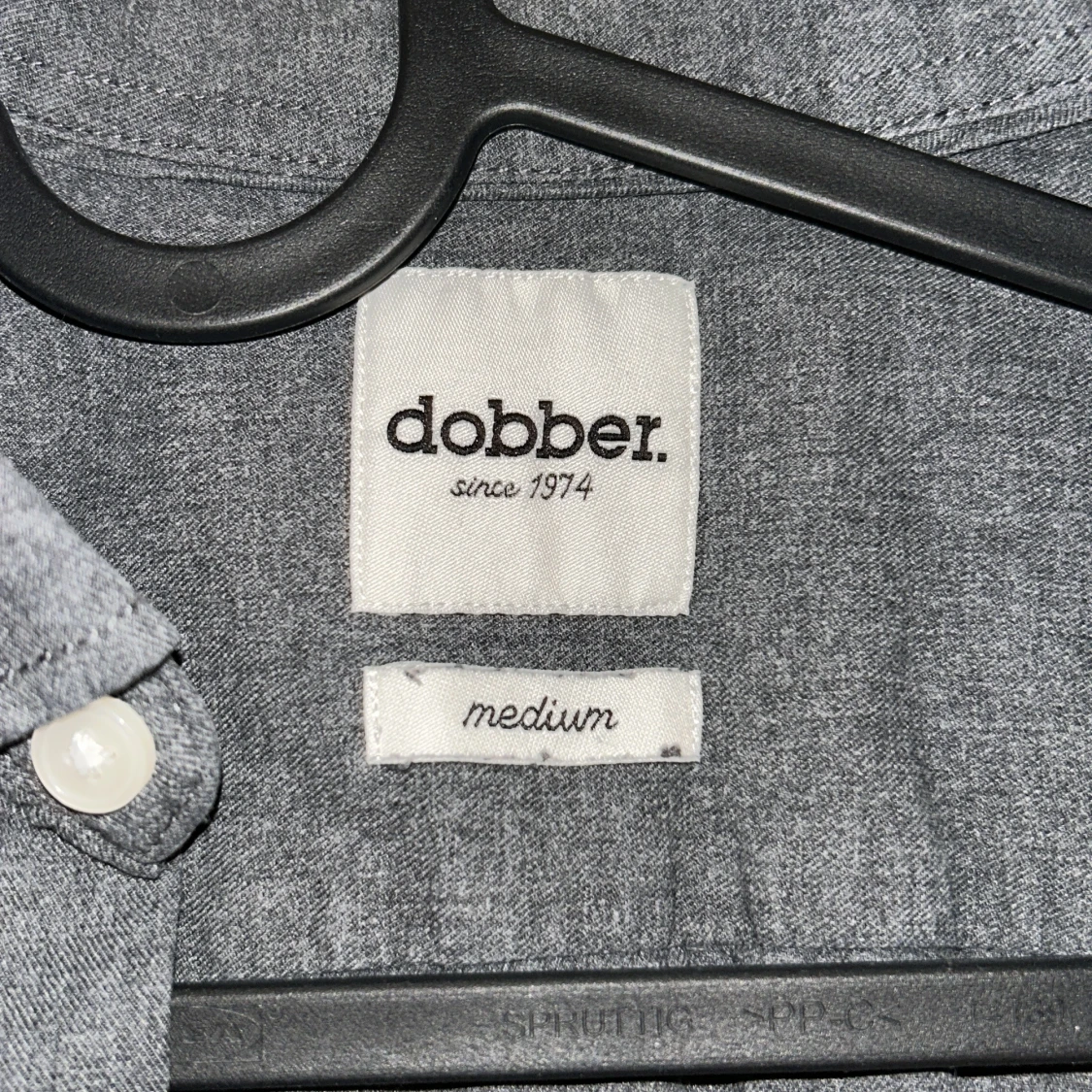 Mörkgrå henley-skjorta från Dobber - 1