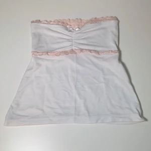 Vit tubtopp med rosa spets - Supersöt coquette topp som är helt handsydd!!!