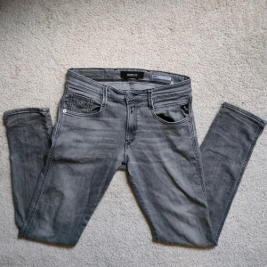 Replay anbass jeans  - Säljer dessa replay anbass i nyskick. Slim passform. Skriv vid minsta fundering!