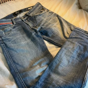 Replay Anbass (Selvedge)  - Replay Anbass W32/L32 liten i storleken.                    Skick 8/10 bra skick.                                                        Priset går såklart att diskutera!                                      Vid fler funderingar tveka inte på att slå en signal!         /VS