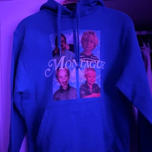 Hov1 hoodie - Montague hoodie från Hov1, storlek M och bra skick, osäker på om jag vill sälja men lägg gärna prisförslag(: