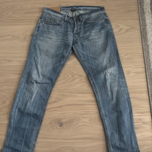 Dondup Georg - Tja, säljer mina dondup jeans. De är i en mycket bra kondition och kan matchas med mycket outfits. OBS tar emot byten