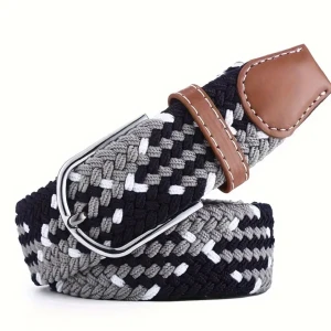 Flätat bälte med läderdetaljer - Snyggt flätat bälte med en mix av svart, grått och vitt. Bältet har en silverfärgad spänne och bruna läderdetaljer vid ändarna. Perfekt för att ge en stilren touch till din outfit.