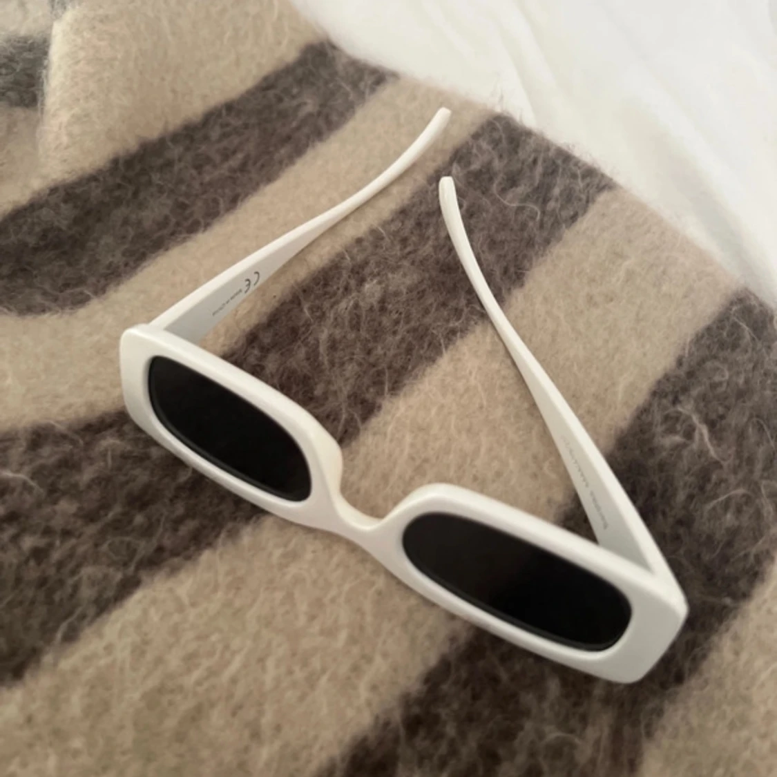 Vita rektangulära solglasögon - Zalando - 2