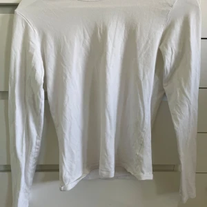 Vit långärmad tröja! - Jättefin tight tröja från Cubus i storlek S! Knappt använd💕