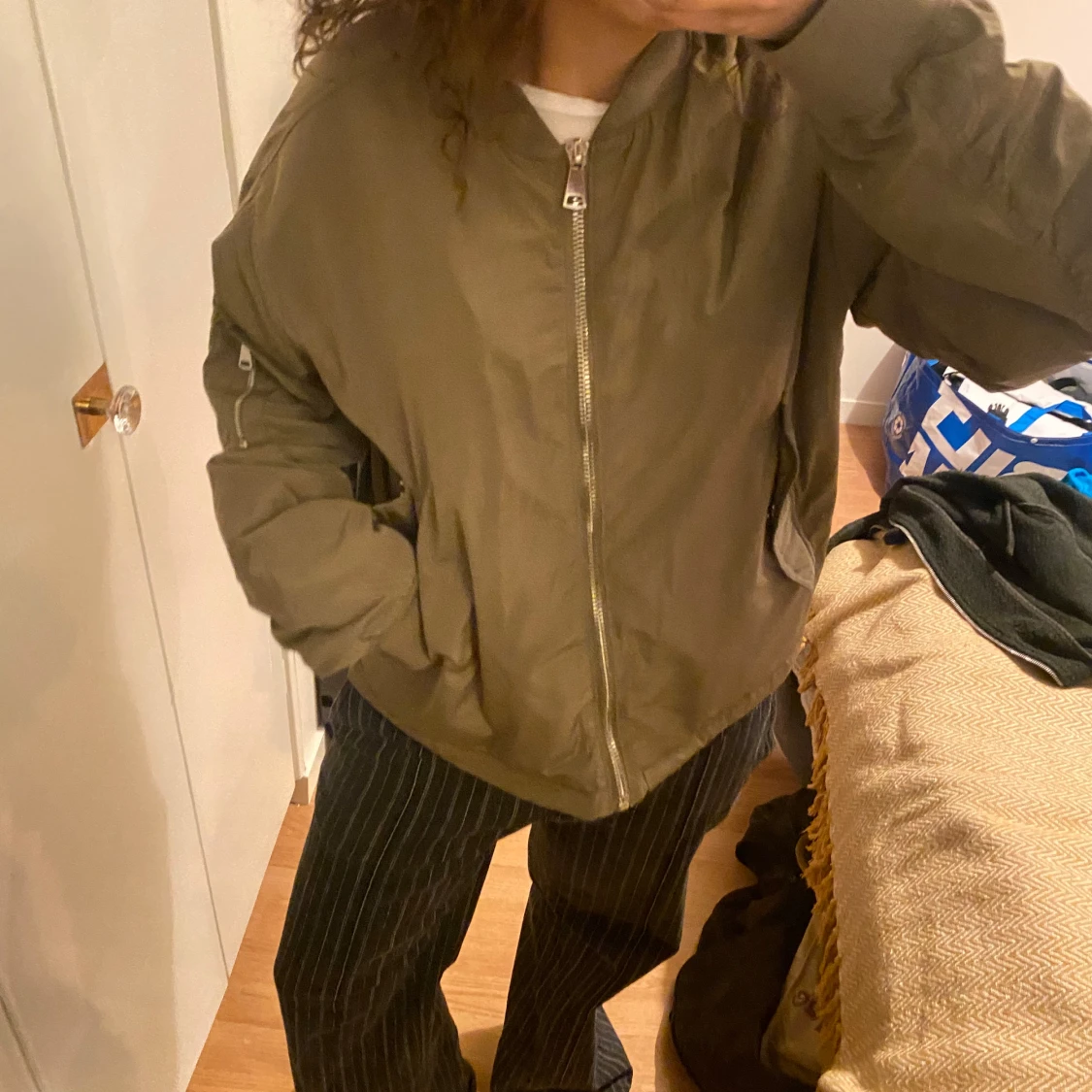 Olivgrön bomberjacka från Sweet Skts