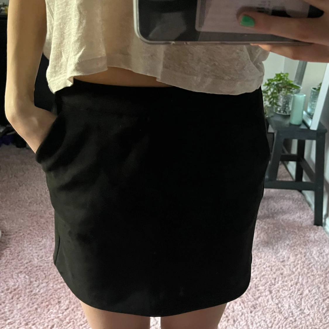 Svart kortkjol med dragkedja