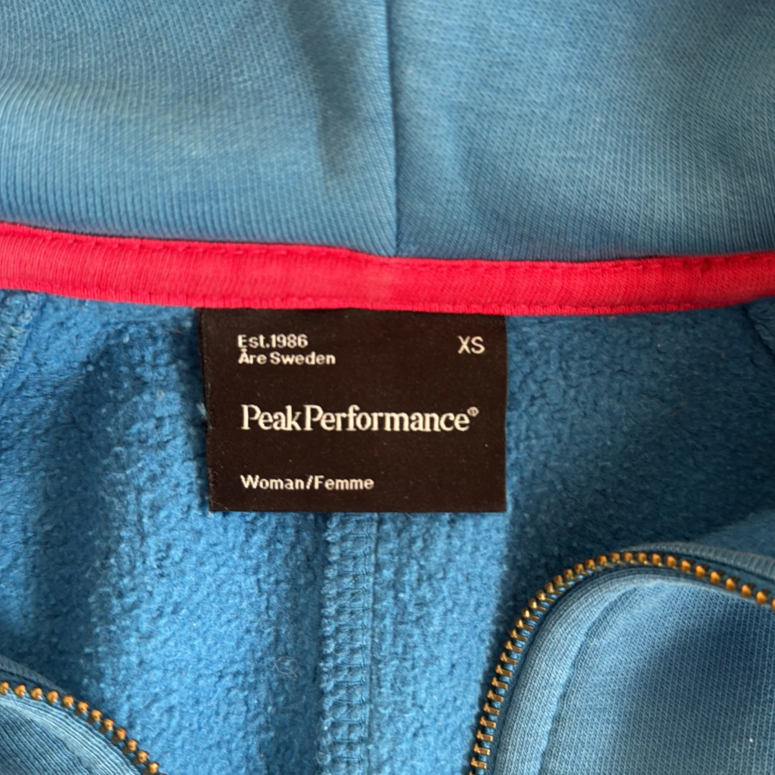 Blå hoodie från Peak Performance - 2