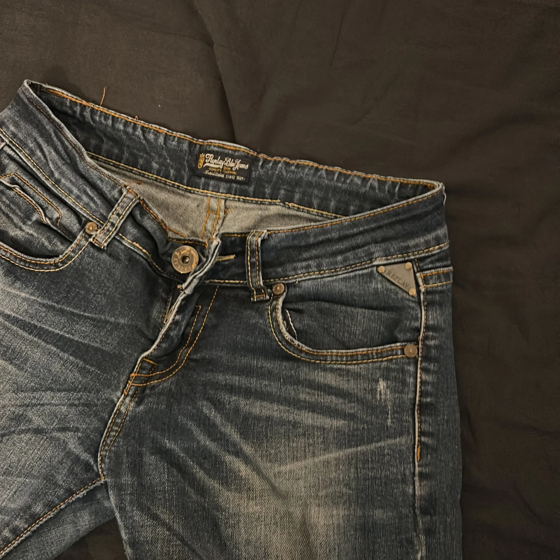 Blå Replay jeansbyxor med slitningar - 1