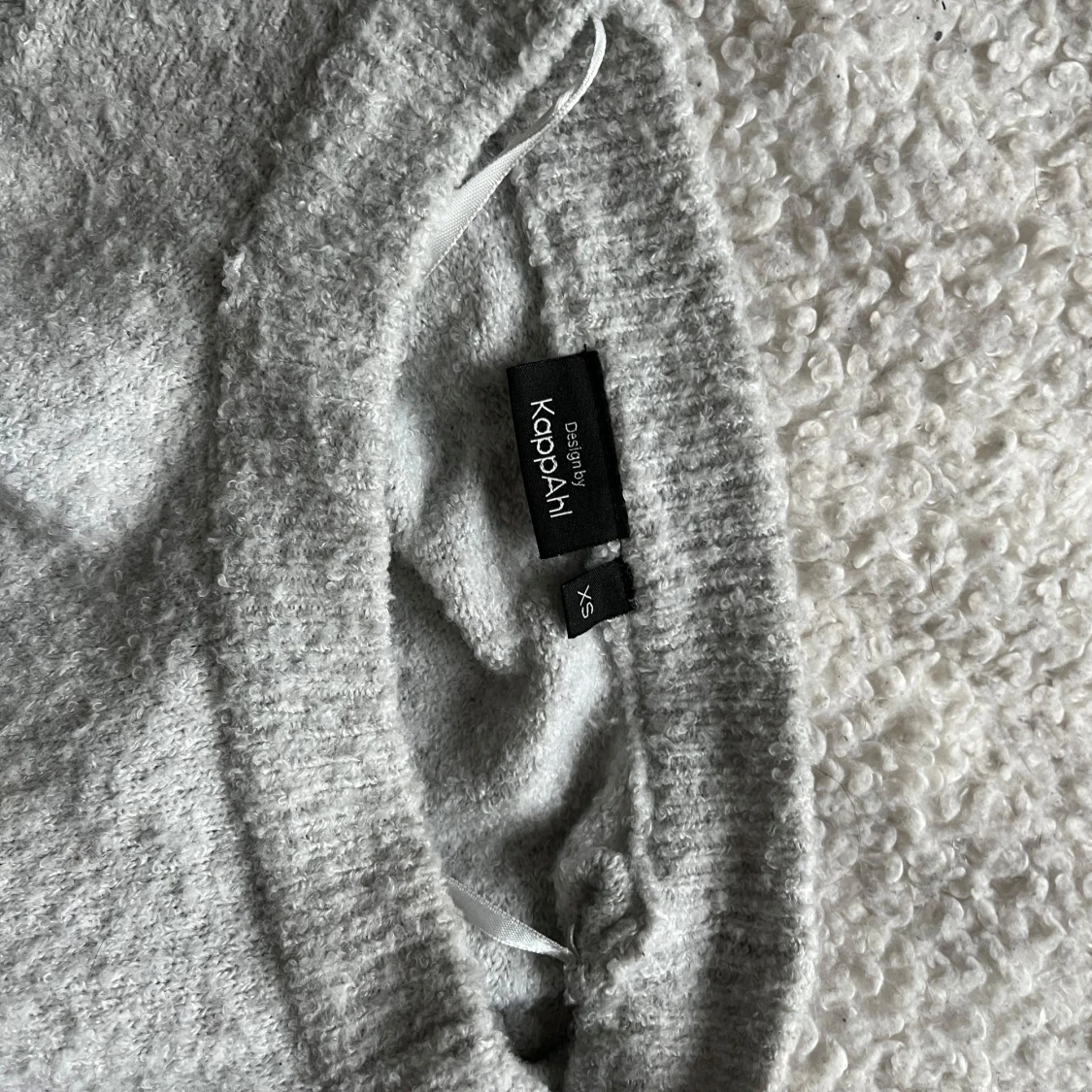 Ljusgrå stickad tröja från Kappahl  - 2