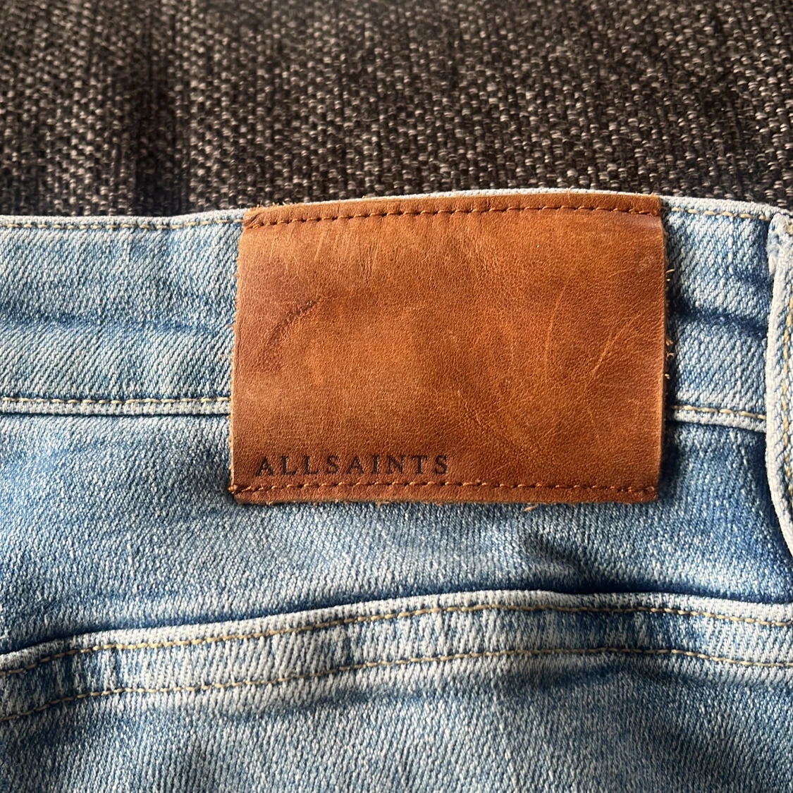 Ljusblå jeansbyxor från AllSaints - 2