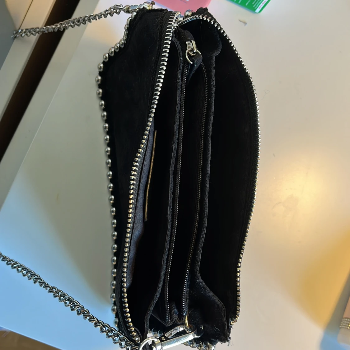 Svart axelväska med kedja från Zara - 3