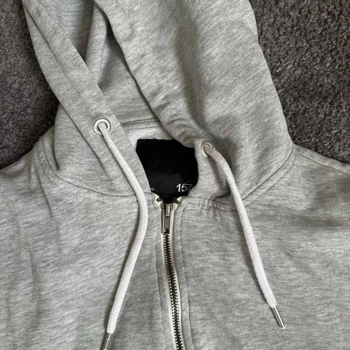 Ljusgrå hoodie med dragkedja - 1