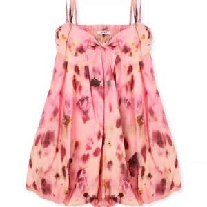 Nakd klänning  - SÖKER!!!! Denna är storlek 32, om du har den och vill sälja hör av dig!💞💞