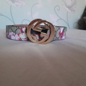 Fin ggbältee - Helt ny säljs på grund av resell 