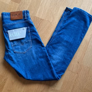 Helt ny Blå Replay - Säljer ett par blå Replay Willbi jeans i modellen X-L.I.T.E |Storlek: 29/32, passar dig mellan 175–185 cm | Skick: 10/10, Helt  nya!| Bara att skriva vid funderingar✍️