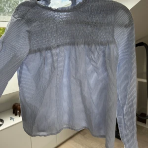 Super fin blus  - Superfin blus, passar åldern 11-12 år!