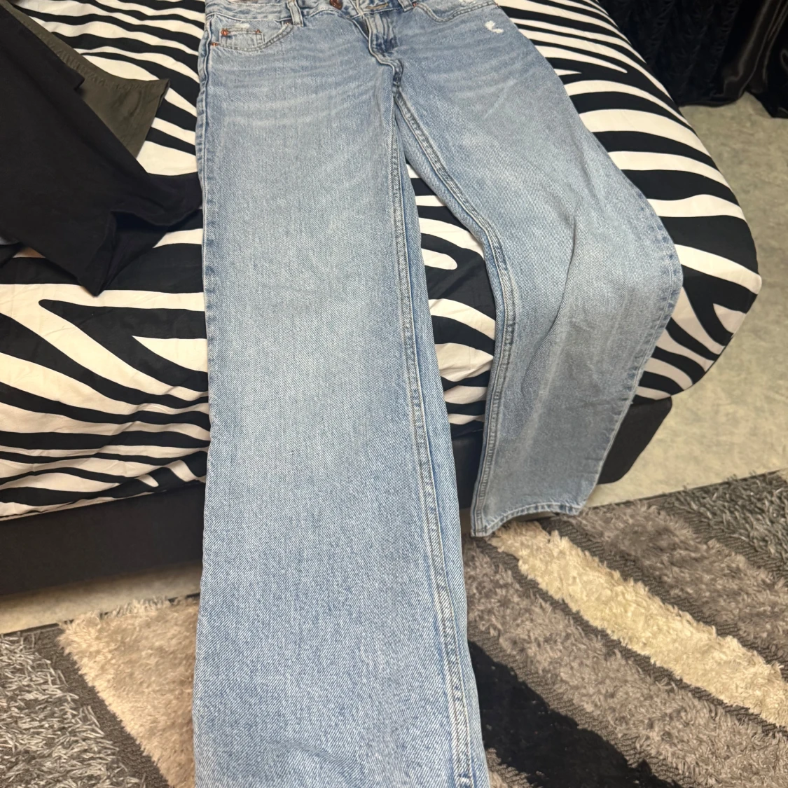 Ljusblå jeansbyxor från Pull&Bear - 2