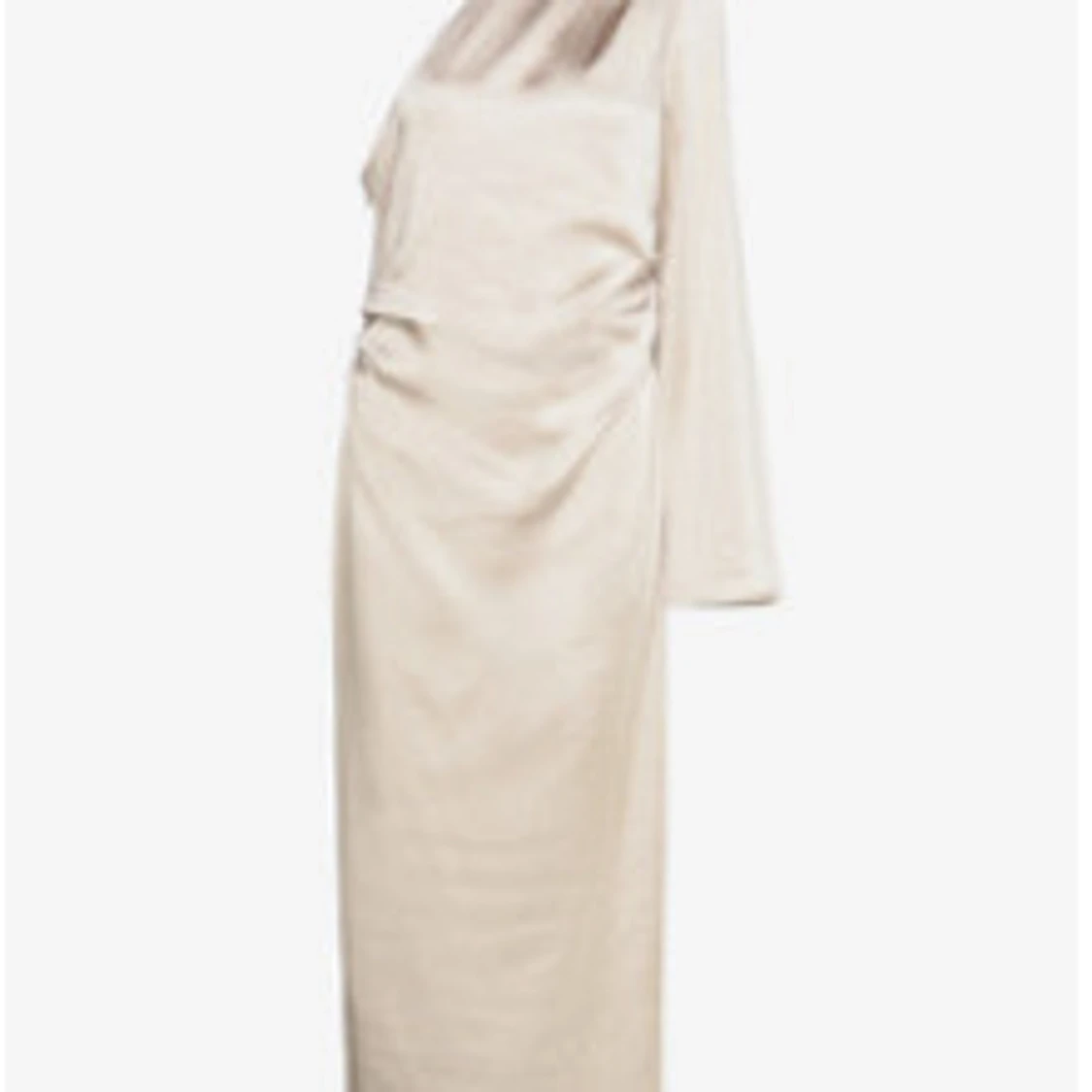 Champagnefärgad långklänning med oneshoulder