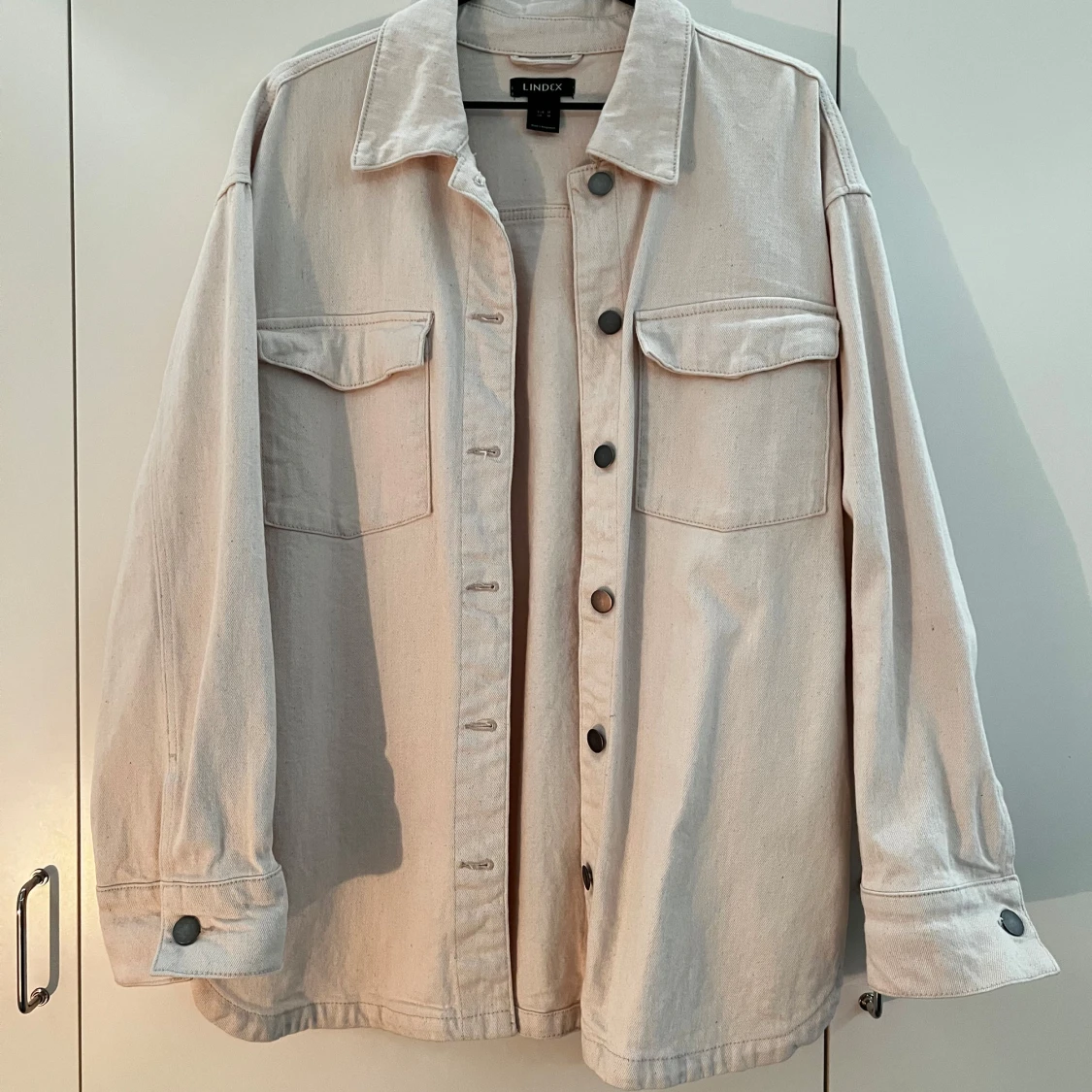 Beige jeansjacka från Lindex