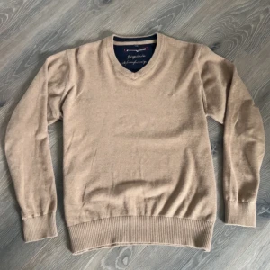 Arnold Palmer  - Stilig stickad tröja i väldigt bra skick.