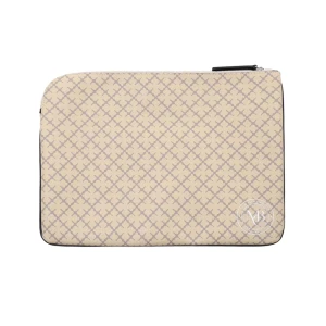 By Malene Birger Dator fodral dator väska - Superfint datorfodral som rymmer mycket. Ej kvitto eller prislapp kvar.  39x29cm  