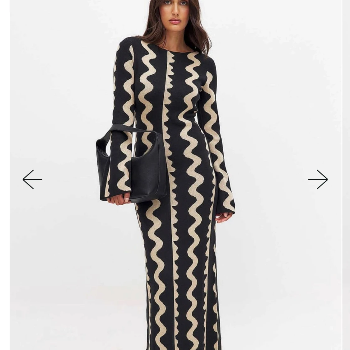 Jacquardstickad långklänning med vågigt mönster