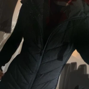 Zara väst - Det är en väst och inte en jacka. 