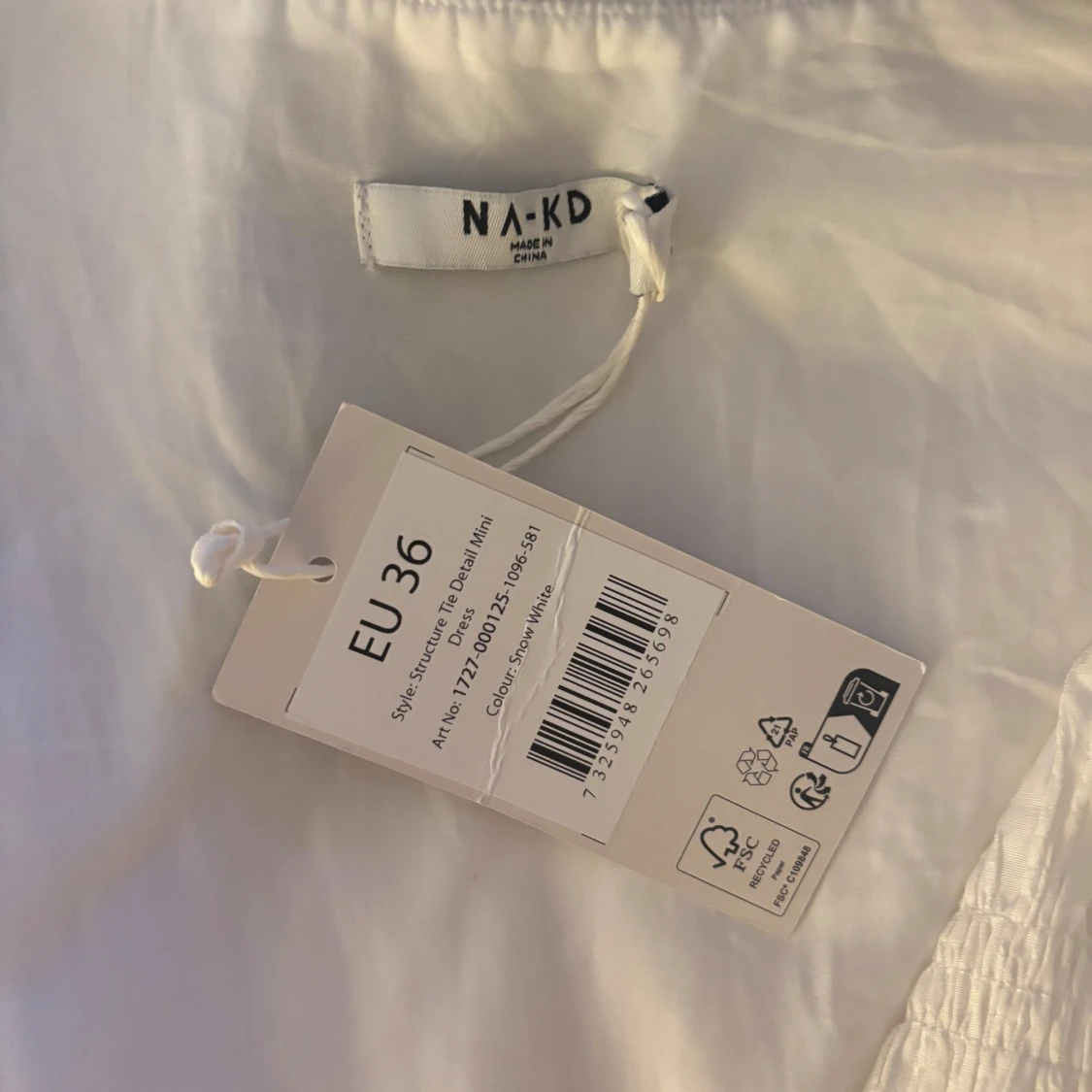 Vit omlottklänning med volang från NA-KD - 3