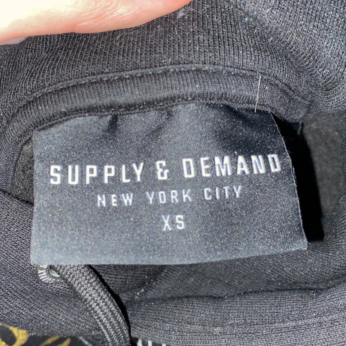 Svart hoodie från Supply & Demand - 1