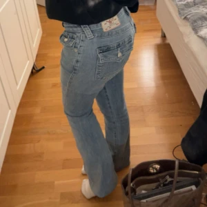 Ljusblå true religion  - Säljer ljusblåa true religon jeans🥰