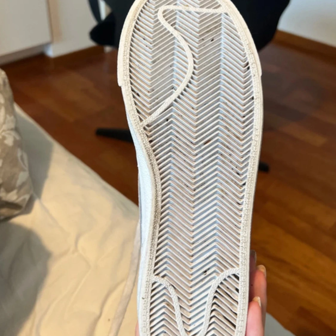 Nike Blazer Mid '77 i vitt och beige - 4