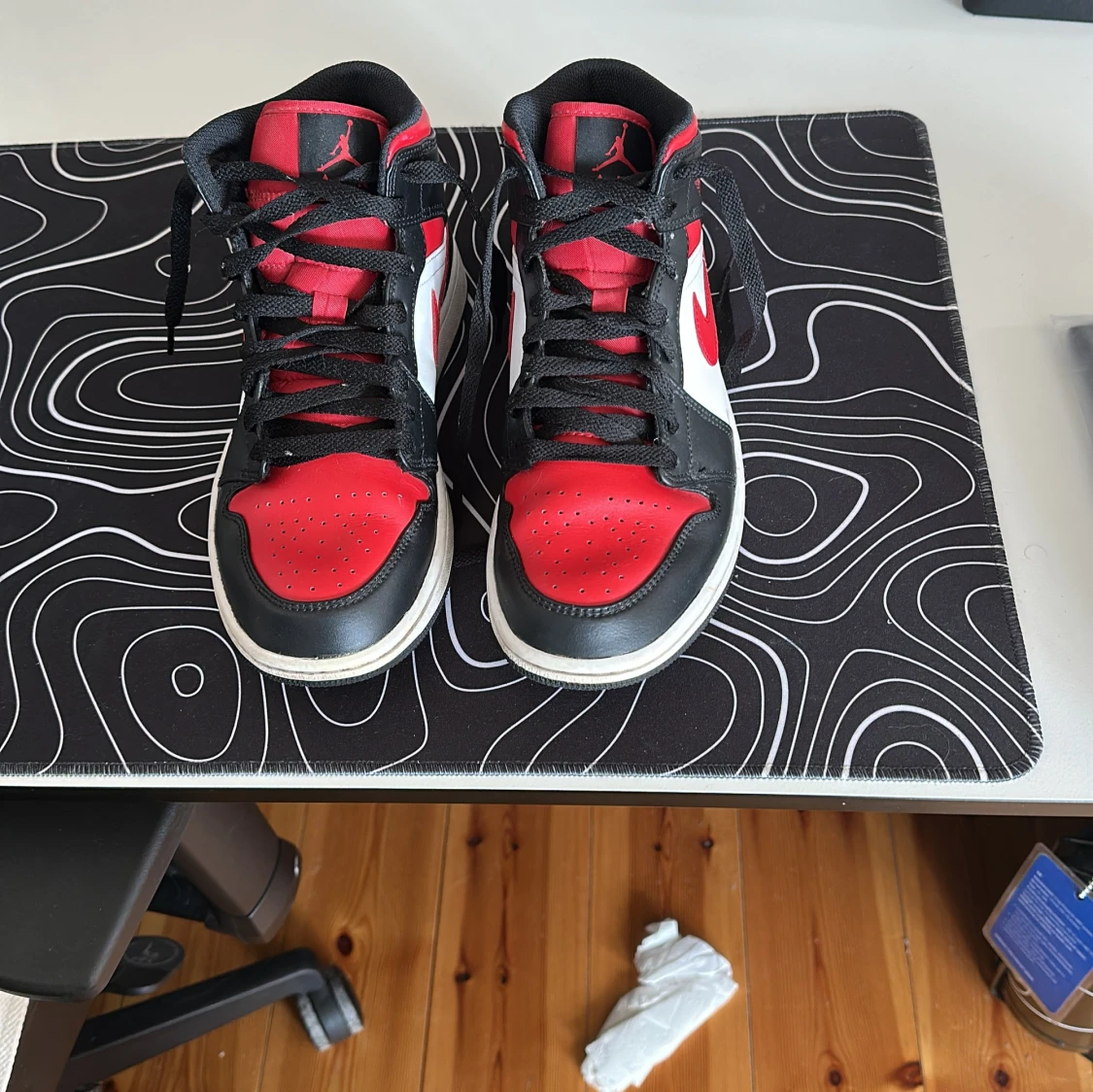 Nike Air Jordan 1 i rött, svart och vitt