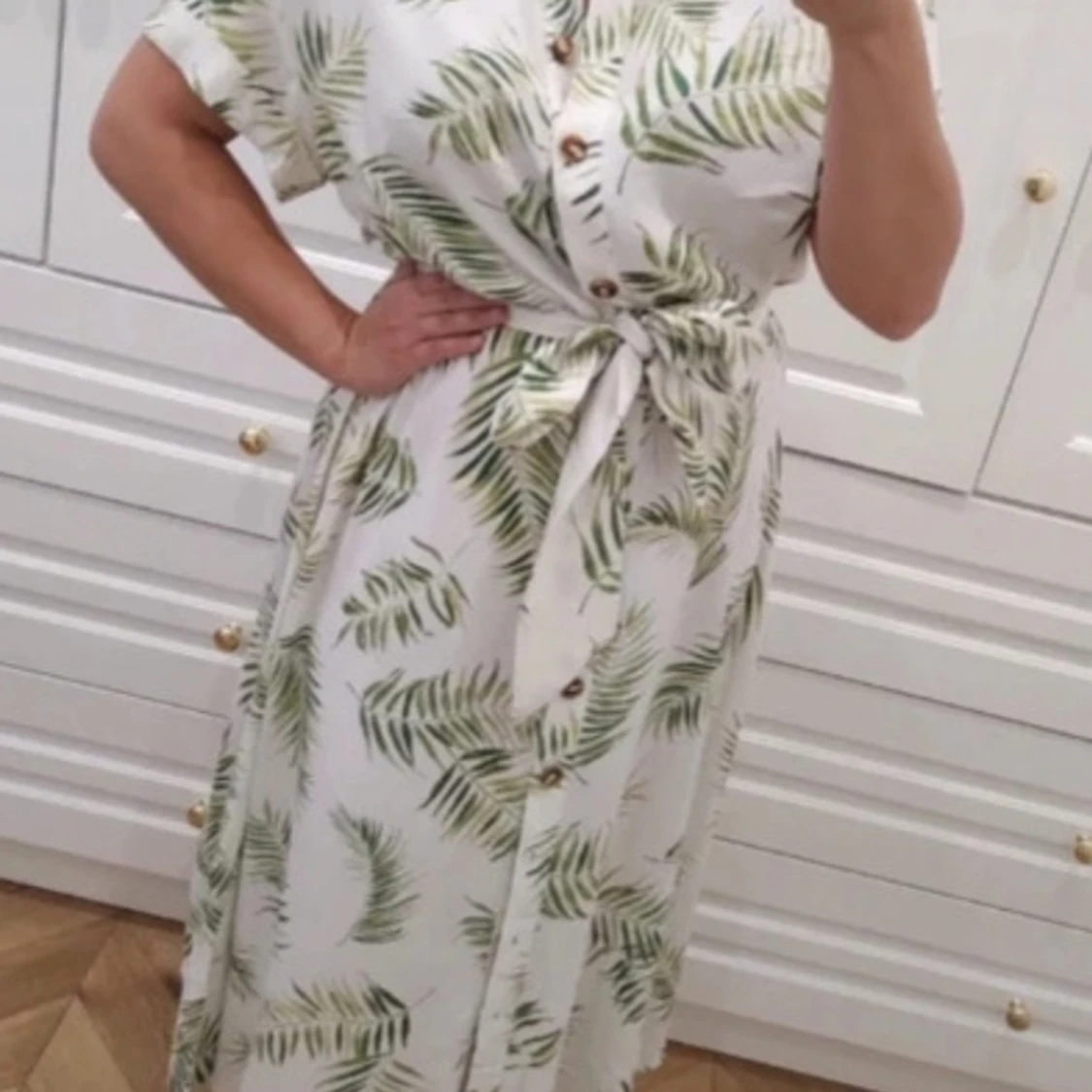 Vit klänning med grönt palmbladsmönster från H&M - 4