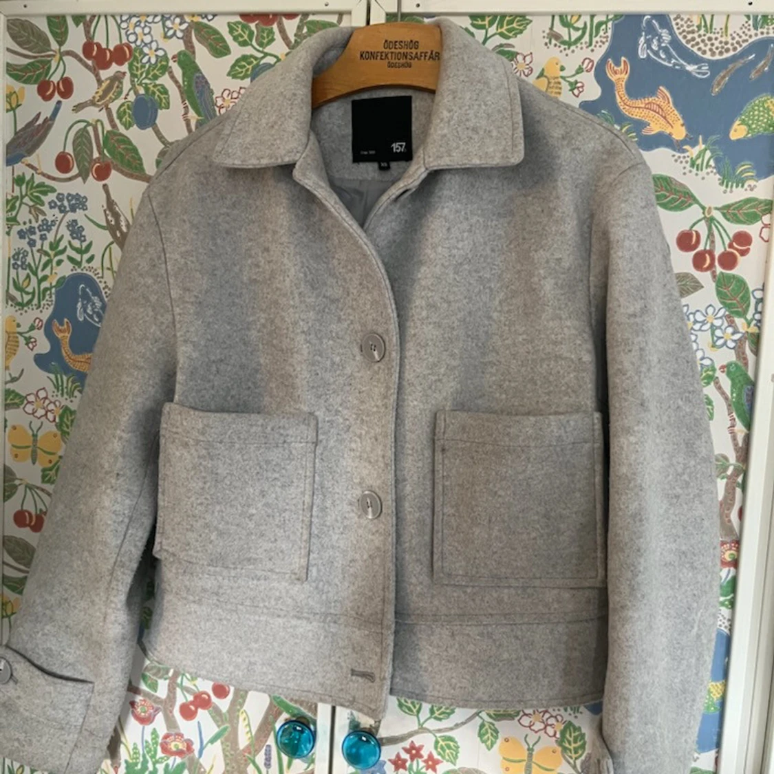 Ljusgrå ulljacka med stora fickor - 3