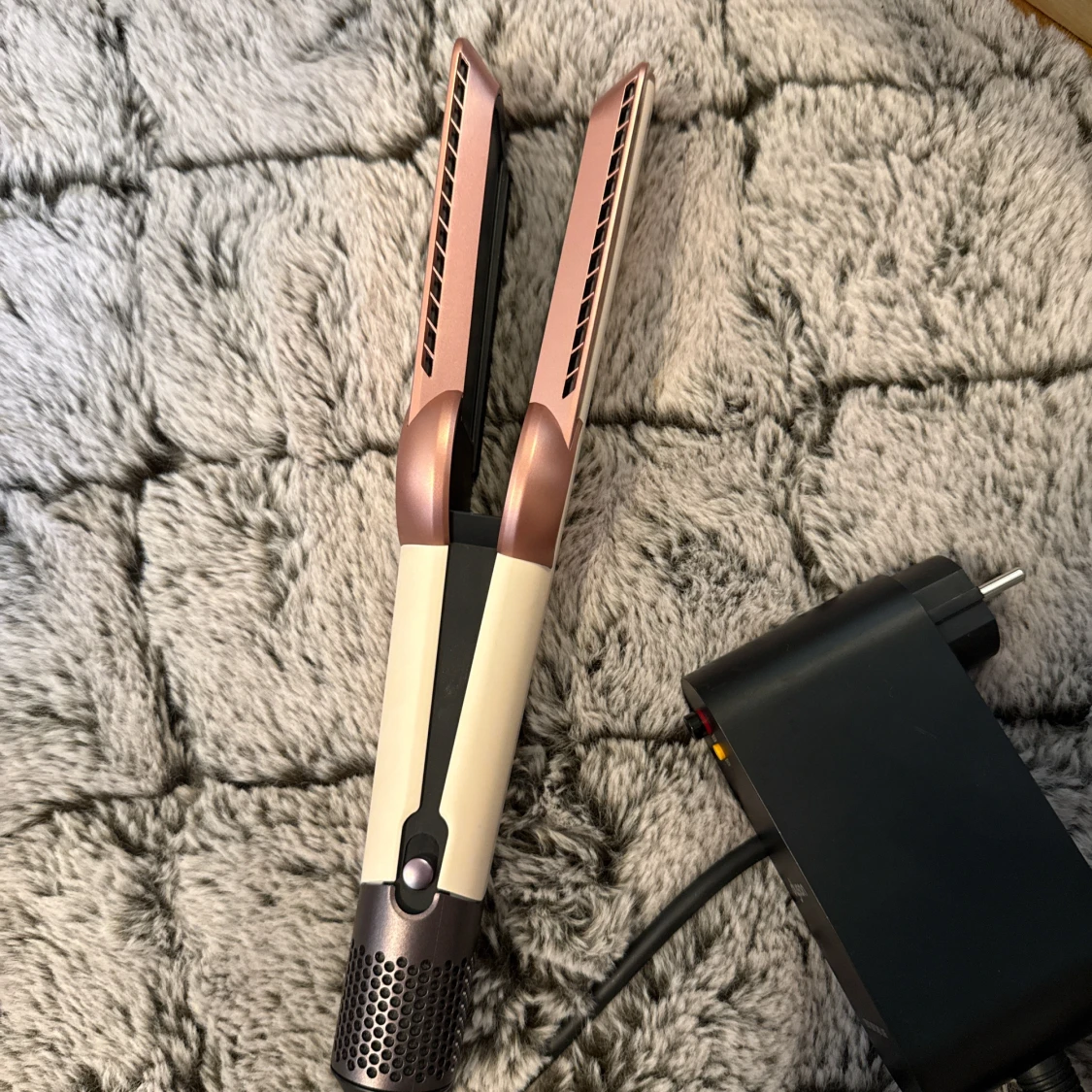 Dyson plattång ”Air-strait” (pris kan diskuteras)