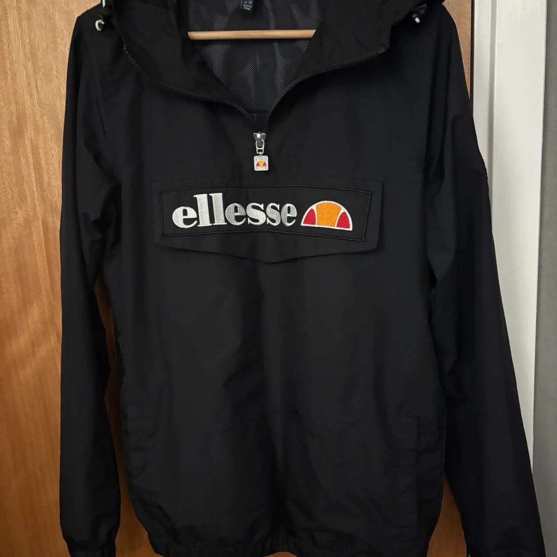 Svart vindjacka från Ellesse