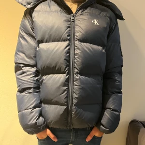 Calvin Klein jacka  - Blå Calvin Klein jacka | skick 9/10 | storlek, S | nypris, 2600 