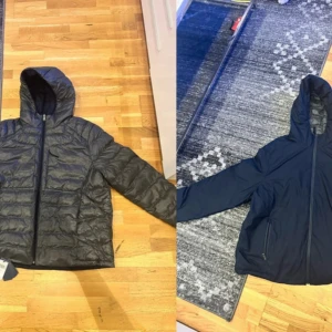 Mörkblå Ralph lauren pufferjacka xxl 2 sidig  - Säljer en mörkblå pufferjacka med huva och dragkedja framtill. Jackan har två sidofickor med dragkedja och quiltad. Materialet är syntet och jackan är långärmad. 2 sidig jacka med fickor i båda sidorna. Skön jacka, perfekt till hösten. Original pris är 4295kr. Prislapp är på 